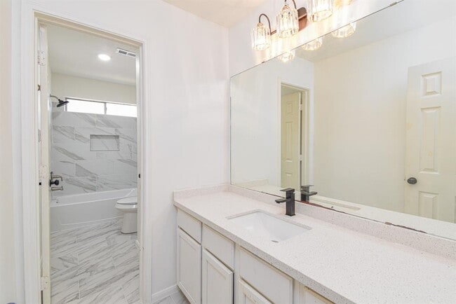 Building Photo - 30611 Country Meadows Dr