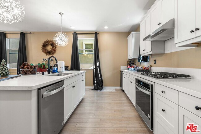 Building Photo - 720 Grace Ave