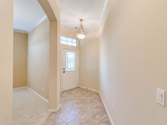 Building Photo - Beautiful Home With Lake View - 3 Bed + 2 Bath