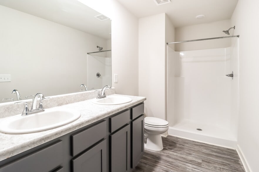 Building Photo - 608 The Heights Ln