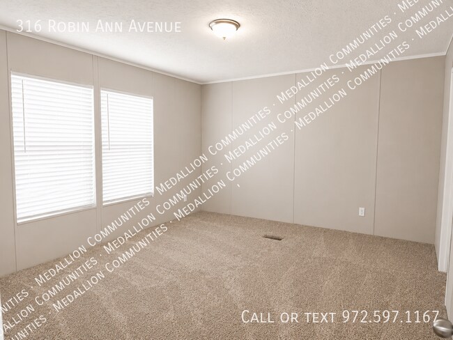 Building Photo - 316 Robin Ann Ave