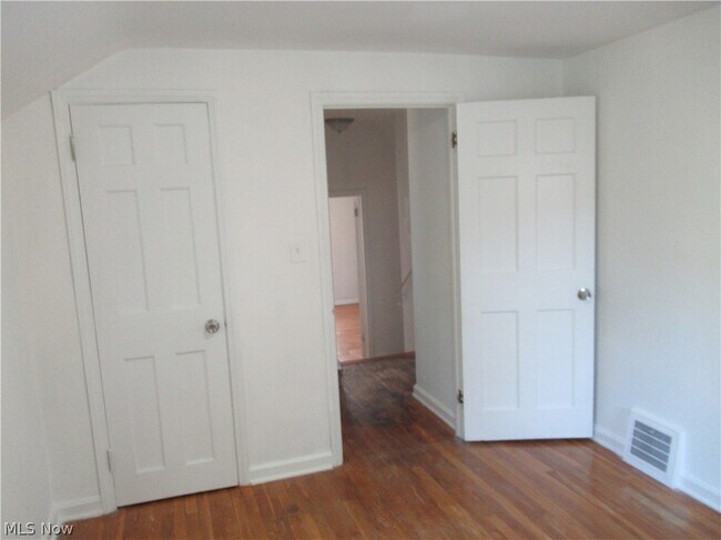 Building Photo - 5095 Edenhurst Rd