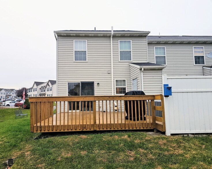 Building Photo - 71 Laurel Dr