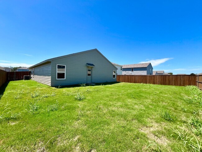 Building Photo - Cozy Home in The Villages of Mayfield