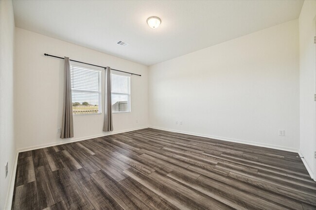 Building Photo - 4603 Highland Crest Dr