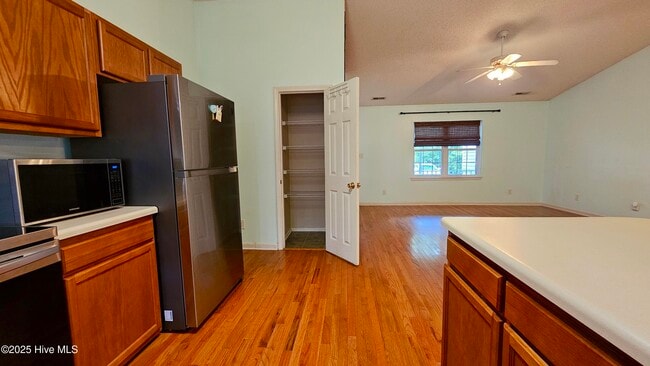 Building Photo - 830 Wood Creek Dr