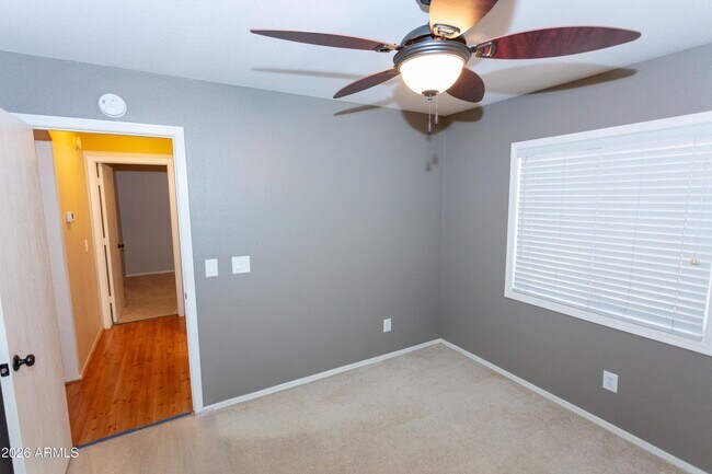 Building Photo - LOVELY SINGLE LEVEL 3 BEDROOM W/DEN 2 BATH PEORIA HOME VERY CLEAN!