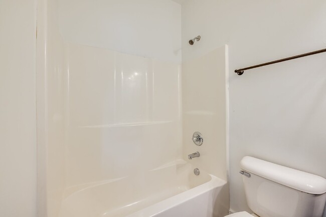 Building Photo - Newly renovated 2 Bedroom Condo with a bon...