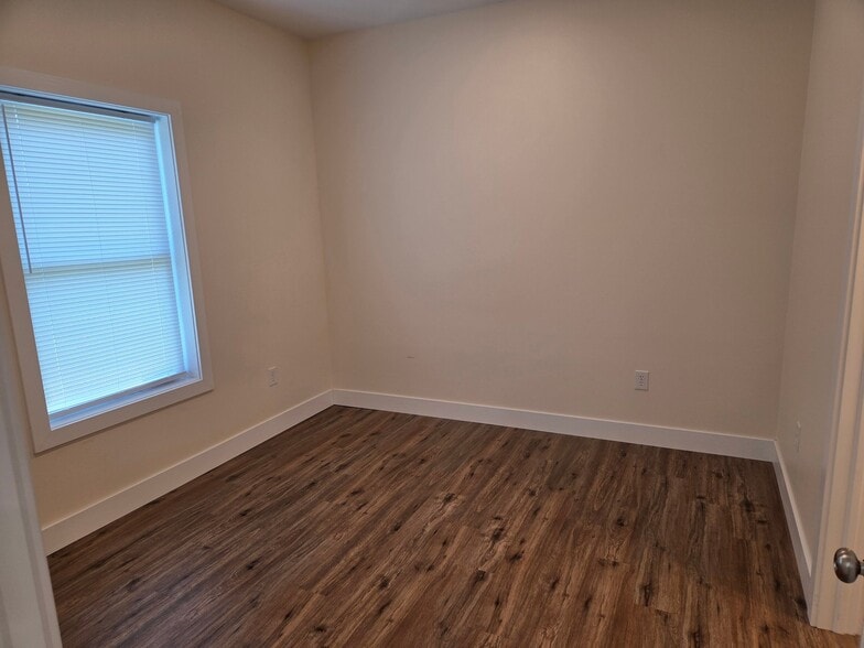 Building Photo - 205D Knaack Court