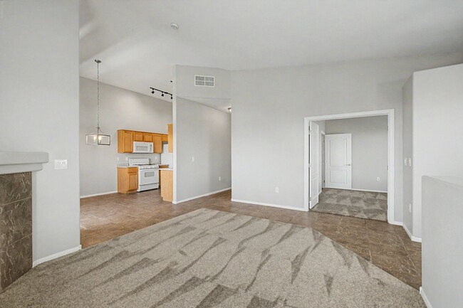Building Photo - 2 BEDROOM CONDO WITH MOUNTAIN VIEWS!