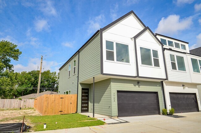 Building Photo - 7703 Inwood Grv Ln