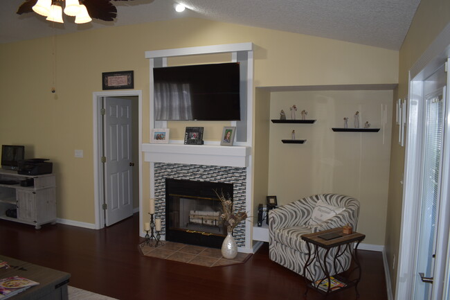 Building Photo - 1013 Buttercup Dr
