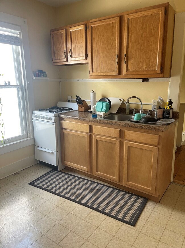 Building Photo - 714 4th St