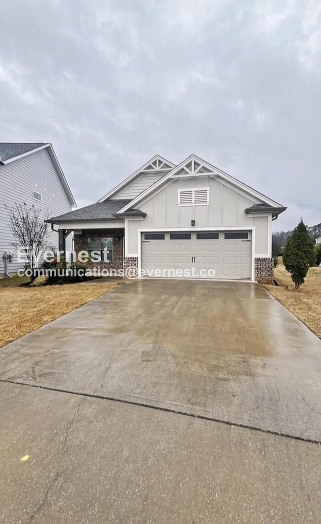 Building Photo - 3 Bed, 2 Bath Home with Garage / Pet-Friendly / Available Now!
