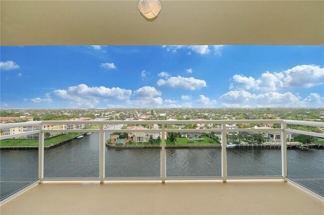 Building Photo - 1160 Hillsboro Mile