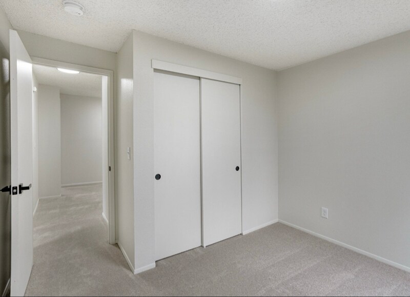 Building Photo - 902 NE Hacienda Ct