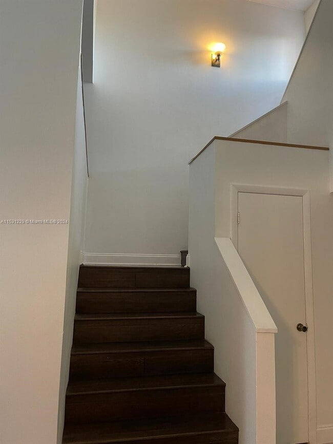 Building Photo - 4847 Via Palm Lakes