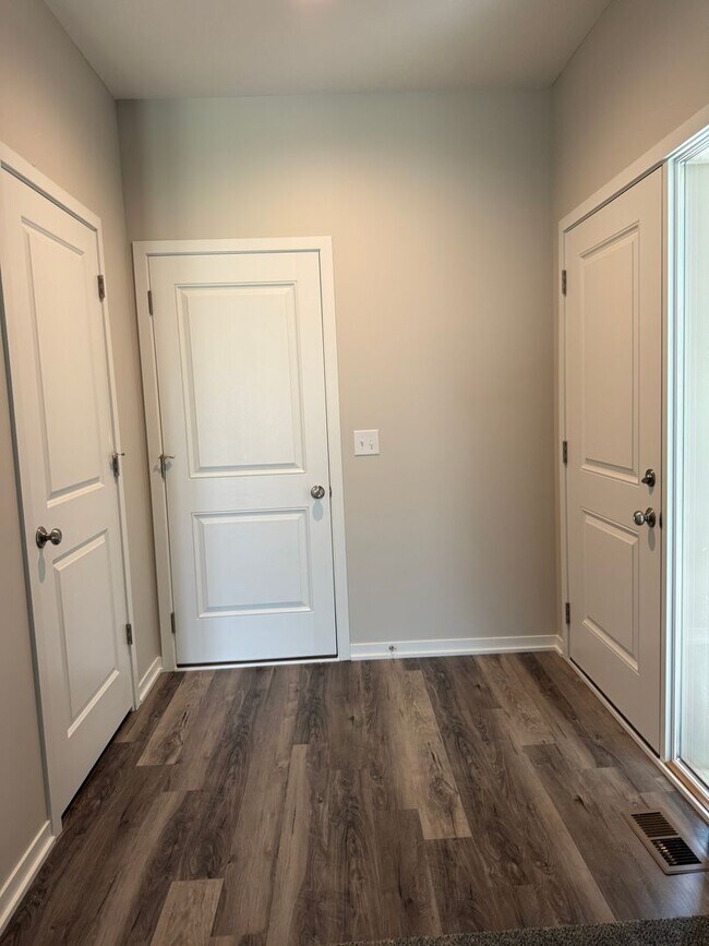 Building Photo - Brand new ranch townhome with 3 stall garage. Spacious 2 bedrooms with walk in closets, 2.5 bathr...