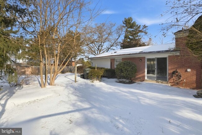 Building Photo - 6427 Pima St