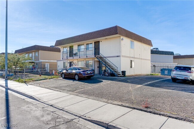 Building Photo - 805 Palo Verde Dr