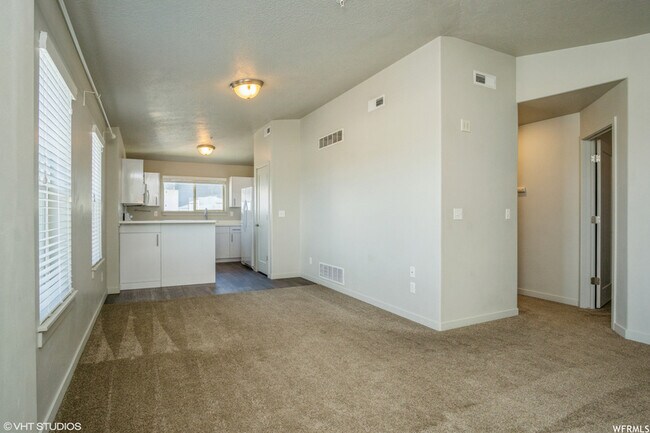 Building Photo - 1700 S Sandhill Rd