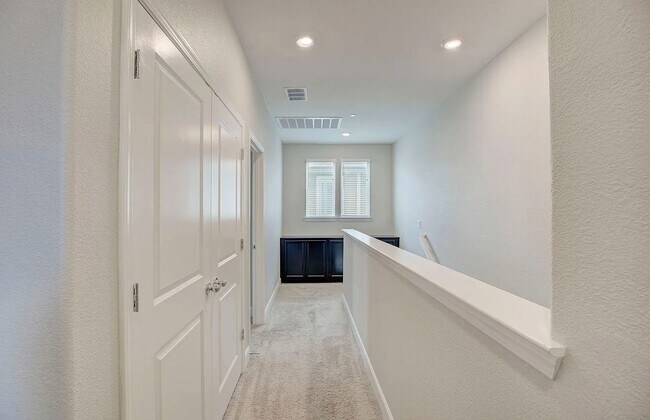 Building Photo - 1606 Lion St