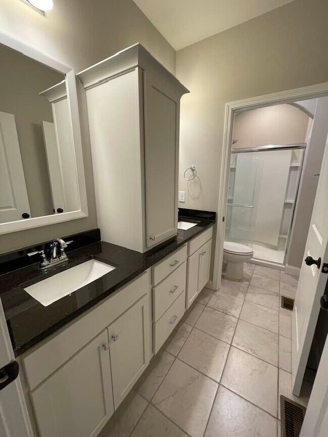 Building Photo - 4234 Lenox Dr