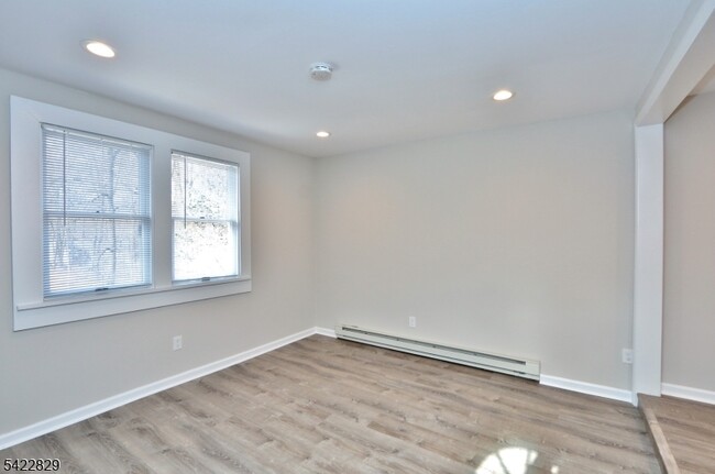 Building Photo - 422 Brown Trail