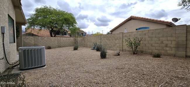 Building Photo - 10089 E Friess Dr
