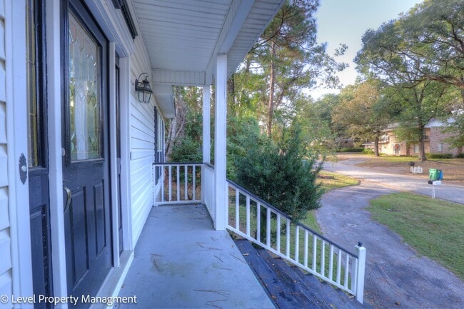 Building Photo - Spanish Fort Duplex Side B 2/1 with Bonus Room