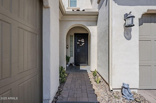 Building Photo - Charming 5-bed, 4.5-bath, 3 Car home with ...