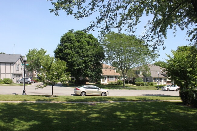 Building Photo - 410 Ashwood Ct