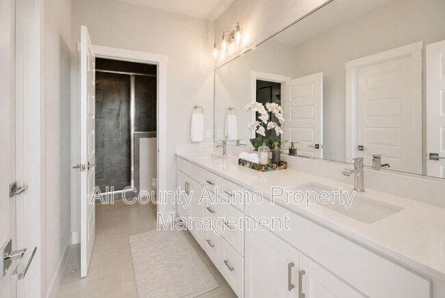 Building Photo - 7930 Kennedy Hill Dr