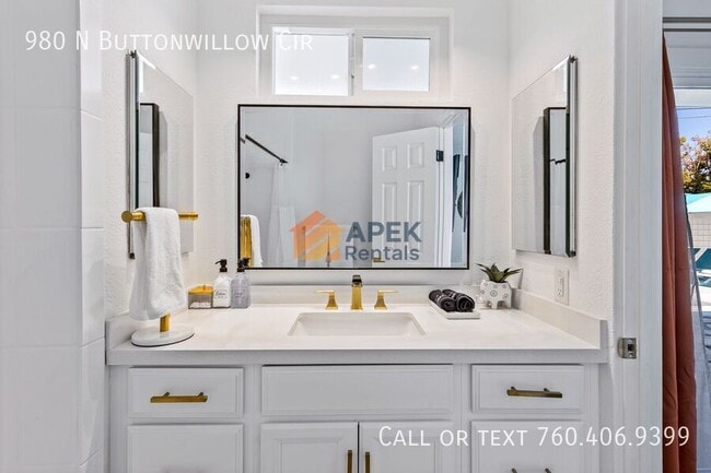 Building Photo - 980 N Buttonwillow Cir