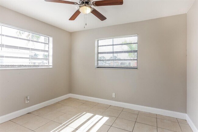 Building Photo - 3751 NW 9th Ct