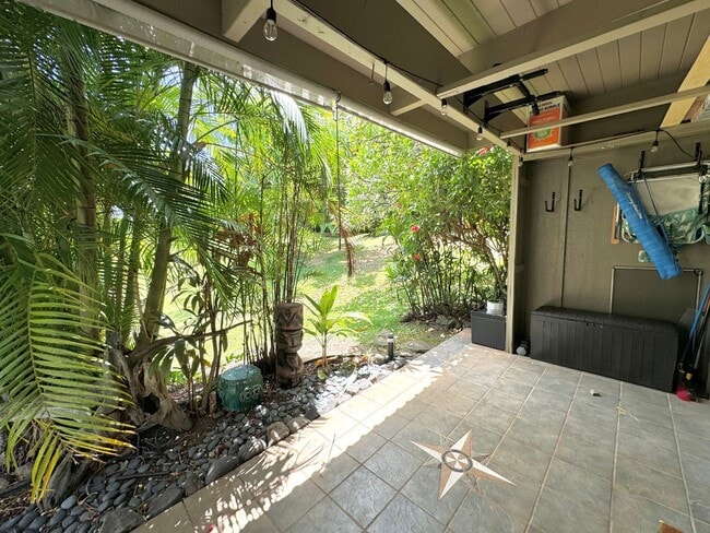 Building Photo - Beautifully Remodeled 2 bed 1 bath Pohaila...