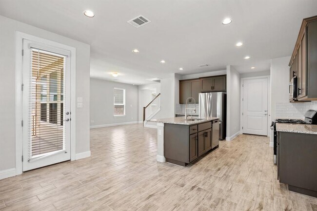 Building Photo - 173 Riverhill Dr