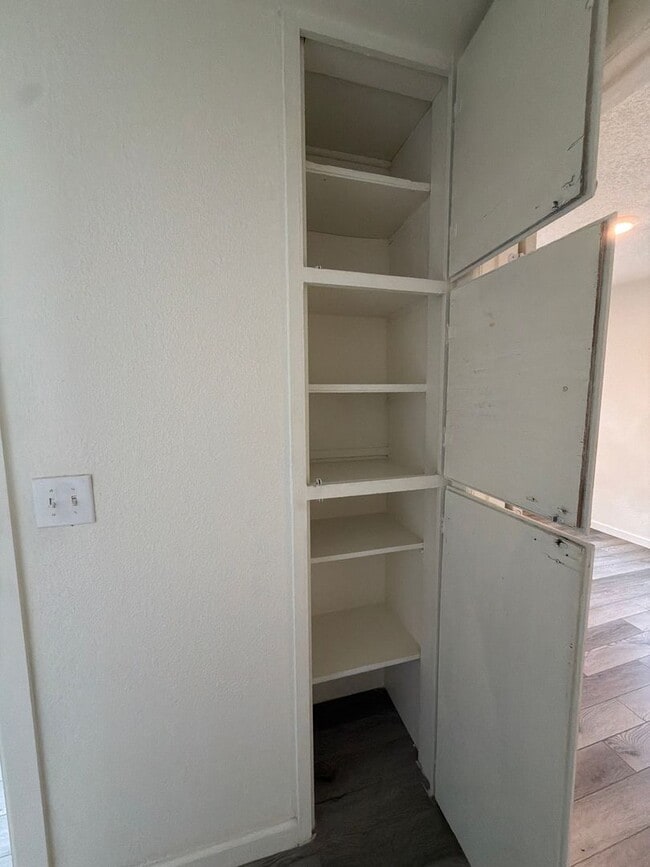 Building Photo - Freshly remodeled 3br 1ba, garage, LVP Flooring throughout.