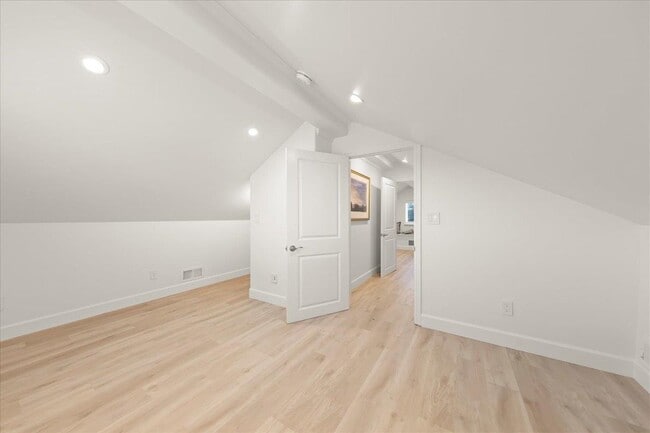 Building Photo - 272 Clay St