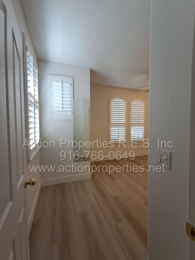 Building Photo - Action Properties R.E.S. Inc. Offering Beautiful Highland Park Single Story 3 Car, 4 Bedroom, Gar...