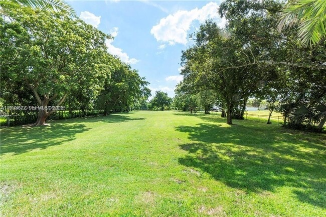 Building Photo - 224 E Acre Dr