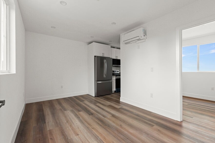 Interior Photo - HAMPTON