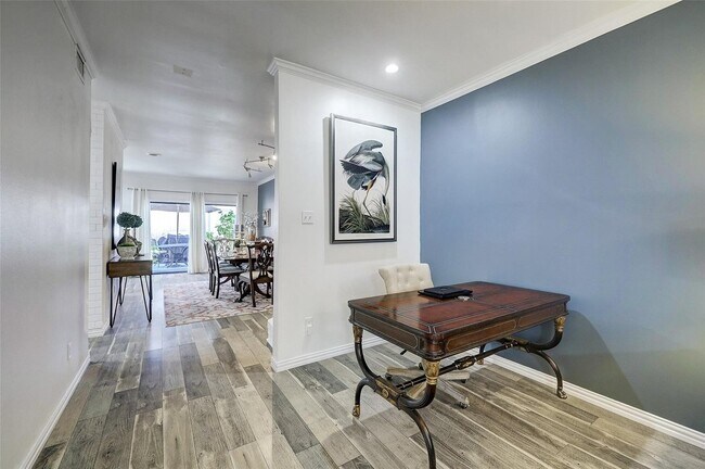 Building Photo - 9619 Doliver Dr