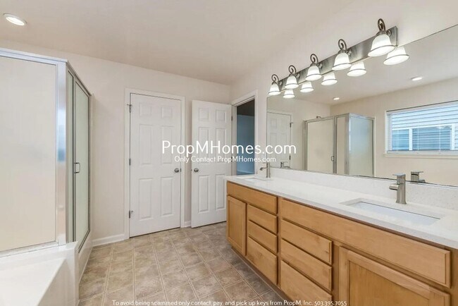 Building Photo - Spacious Three Bedroom Home on Bull Mountain - Gated Street!