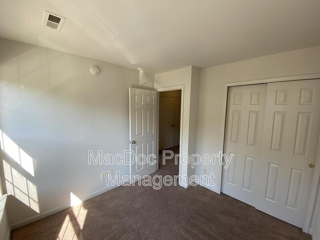 Building Photo - 4249 Normandy Ct