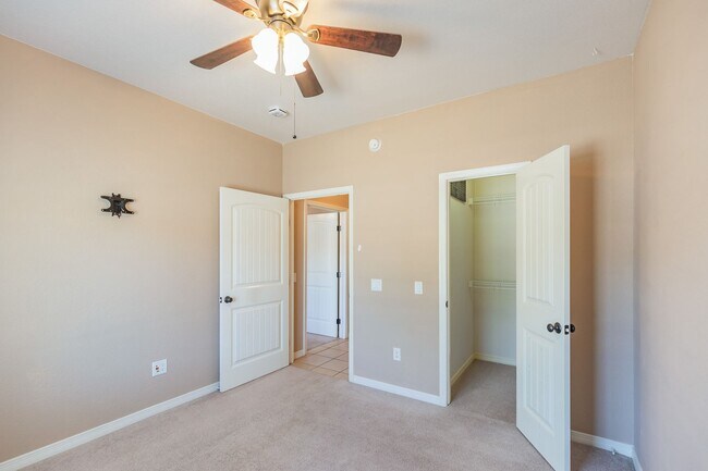 Building Photo - 3 bed 2 bath beautiful home!