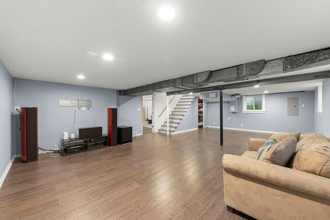 Building Photo - 415 Huntington Ln