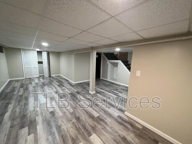 Building Photo - 519 School St