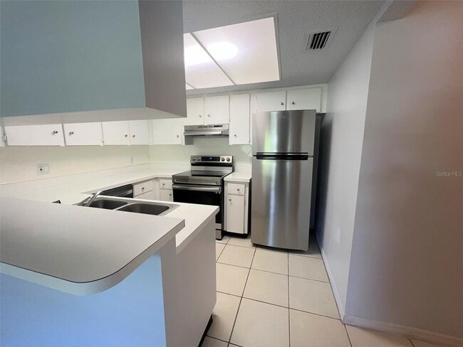 Building Photo - 3153 Bloomingdale Villas Ct