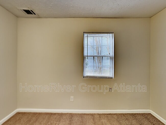 Building Photo - 622 Waynes Ct SE